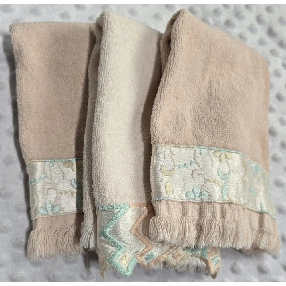 Vintage Pink Towel Set of 3 Cannon Fringe Fingertip Bathroom Guest Towels Granny
